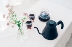 Hario V60 Fit Drip Kettle Matte Black - 800ml -Coffee Equipment Store VKF 120 MB lifestyle3 8b0a53f6 f15c 45fb 89bd 7cfa74c0ef6d
